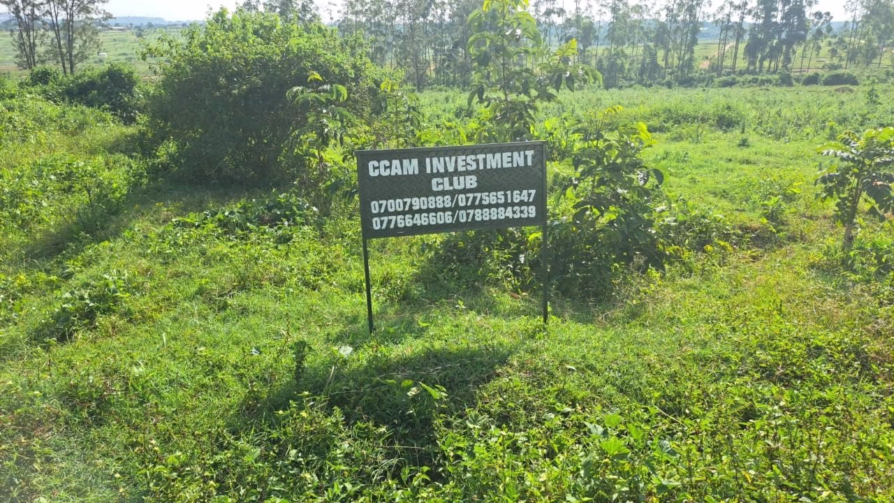 Members at the Mairye land visit: land plot signboard 03