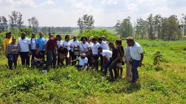 Members at the Mairye land visit: group 06
